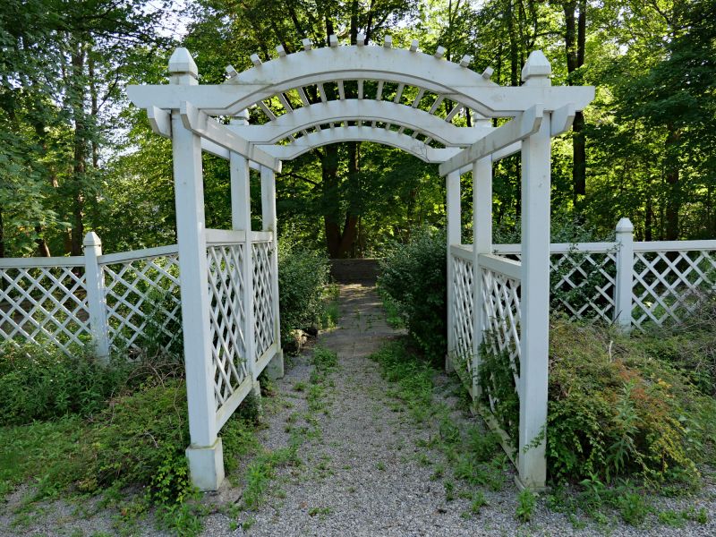 Driveway Arbor Installation in Conroe, TX